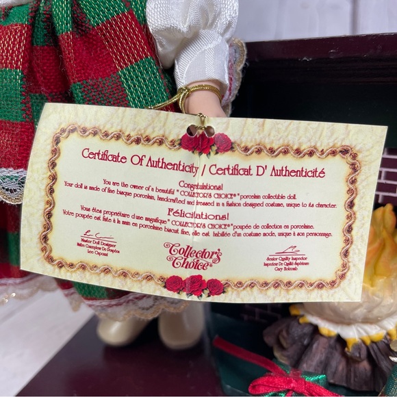 CLASSIC TREASURES Christmas collectible porcelain doll with fireplace and toys - Picture 5 of 7